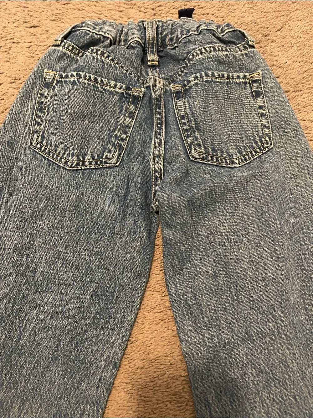 Girls size 6 Old Navy Washed Blue Wide-Leg Jeans with Star Patches Like new